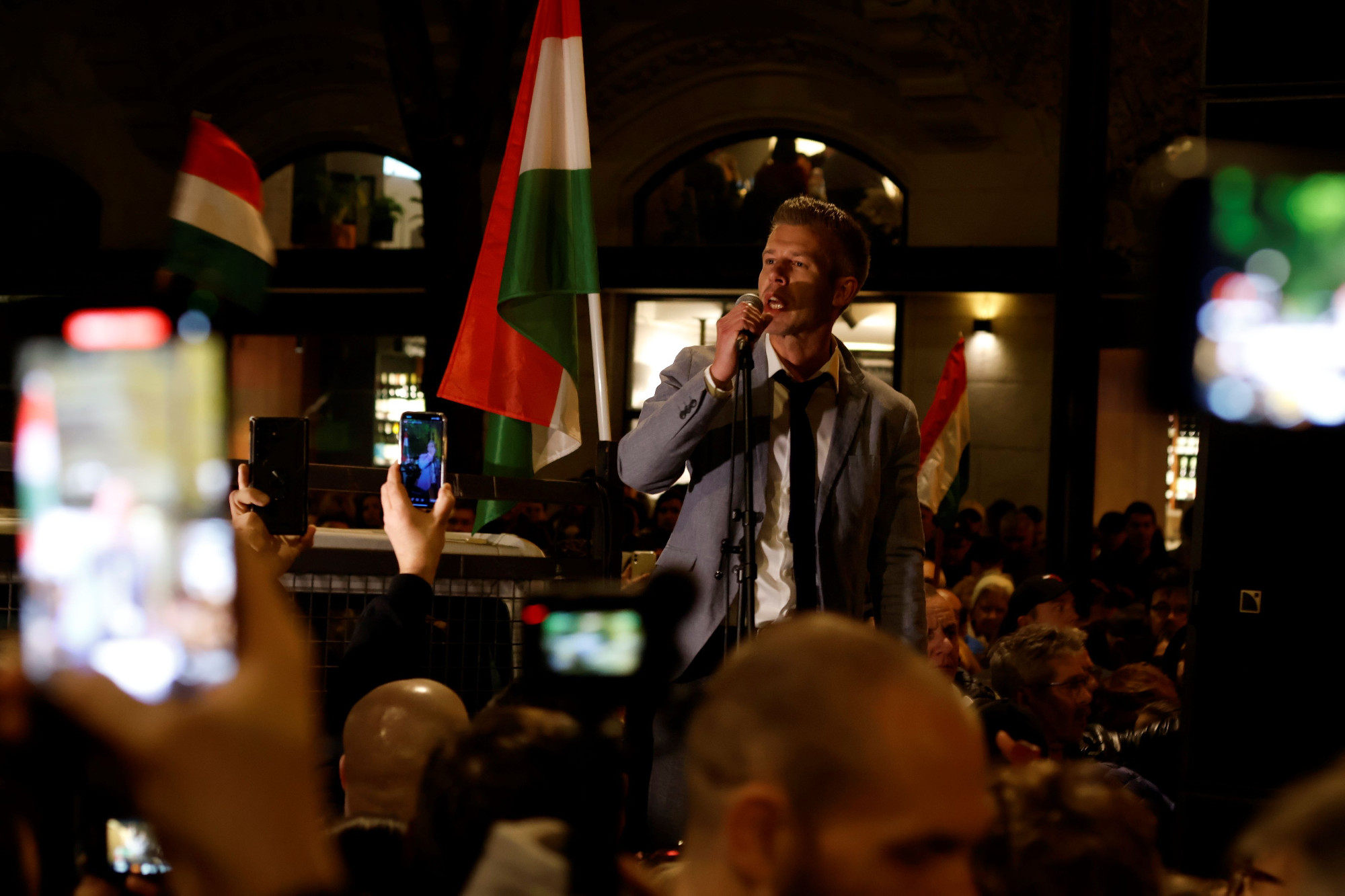 Magyar Péter: Talán még ott nem tartunk, hogy Gulyás Gergelyt kirúgják a kormányból, mert a barátom volt