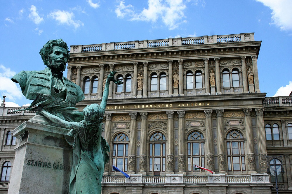 A kormány elvonja a Magyar Tudományos Akadémia költségvetésének egy részét