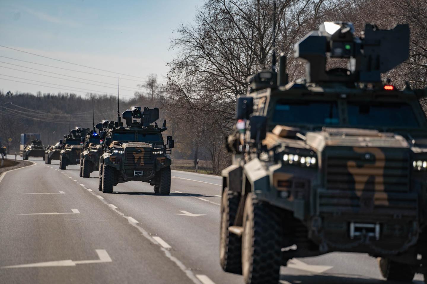 Figyelmeztet a honvédség: katonai konvojokra kell számítani az utakon vasárnap