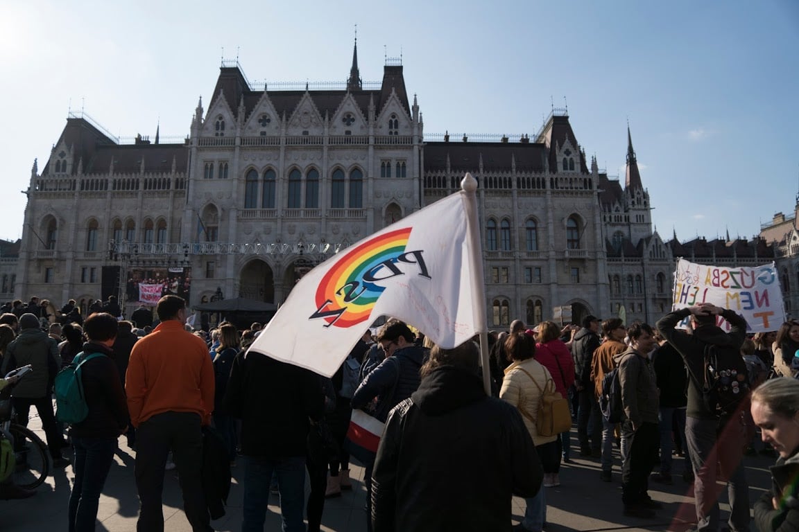 „Nincs mire várni” – nyílt levélben fordultak Orbánhoz a pedagógus-szakszervezetek