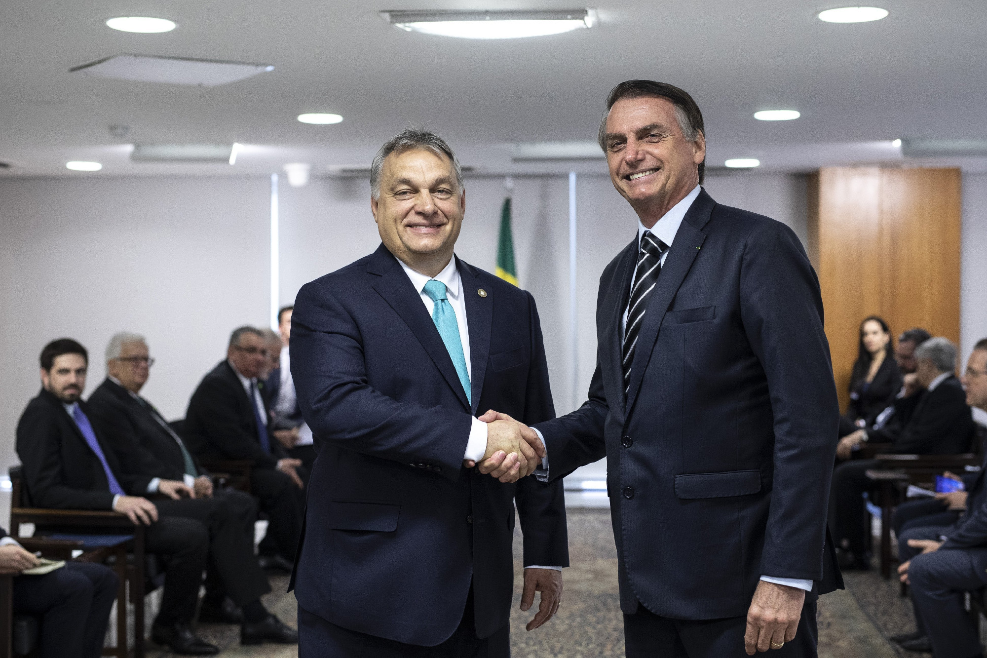 Bolsonaro bujtatásának kiszivárgása miatt alkalmazottakat bocsátottak el a magyar követségről