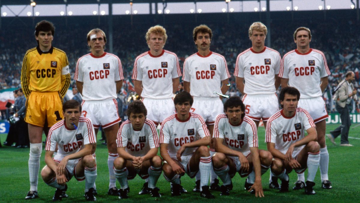 A szovjet futballkapus átvehette az 1988-as Európa-bajnoki ezüstérmének másolatát