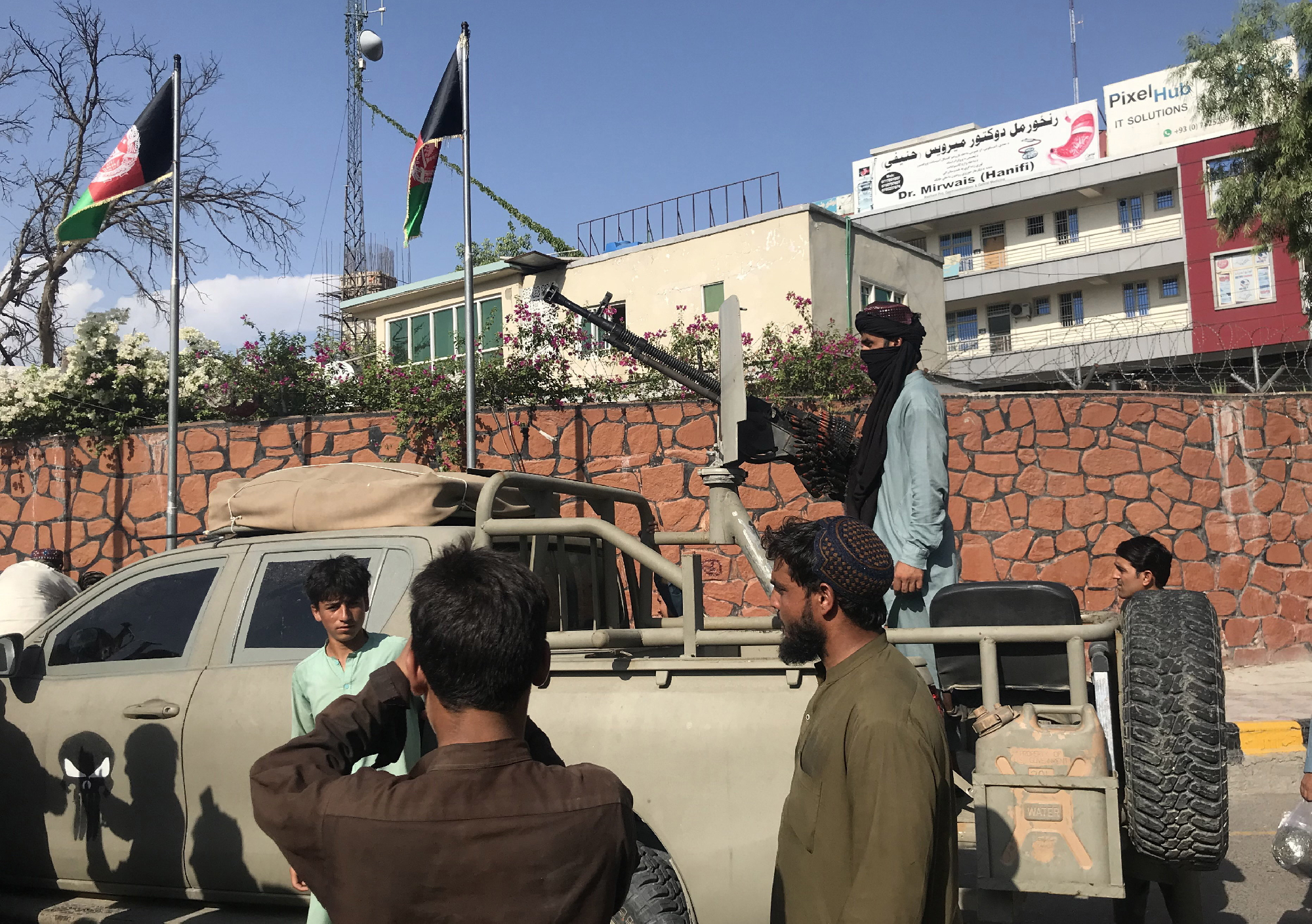 BBC: tálibok ellen tüntető tömegbe lőttek a tálibok