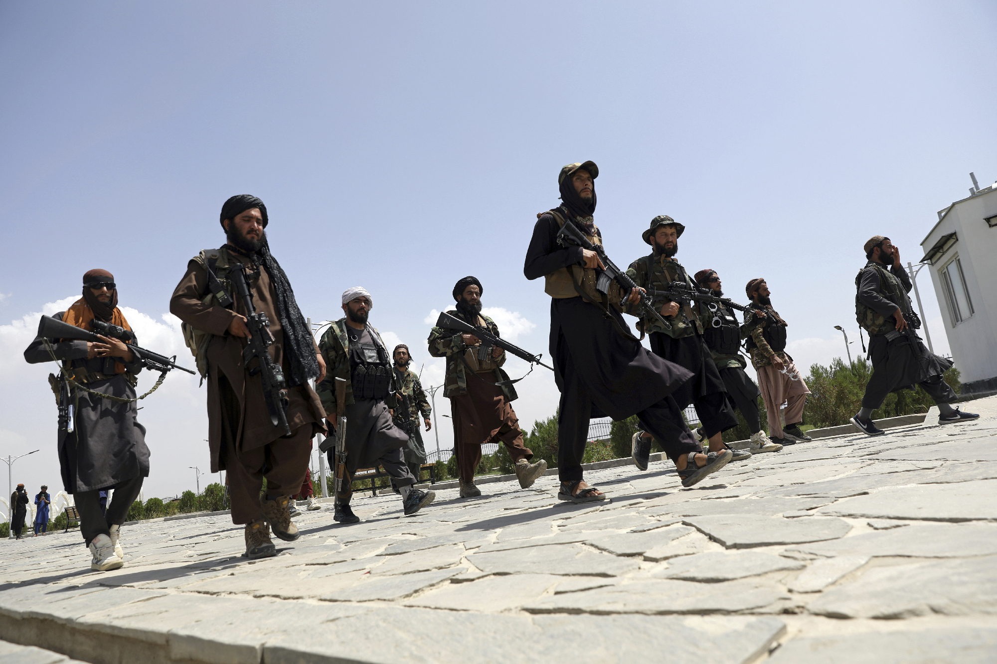 Támogatást kért Afganisztánnak a kínai külügyminiszter