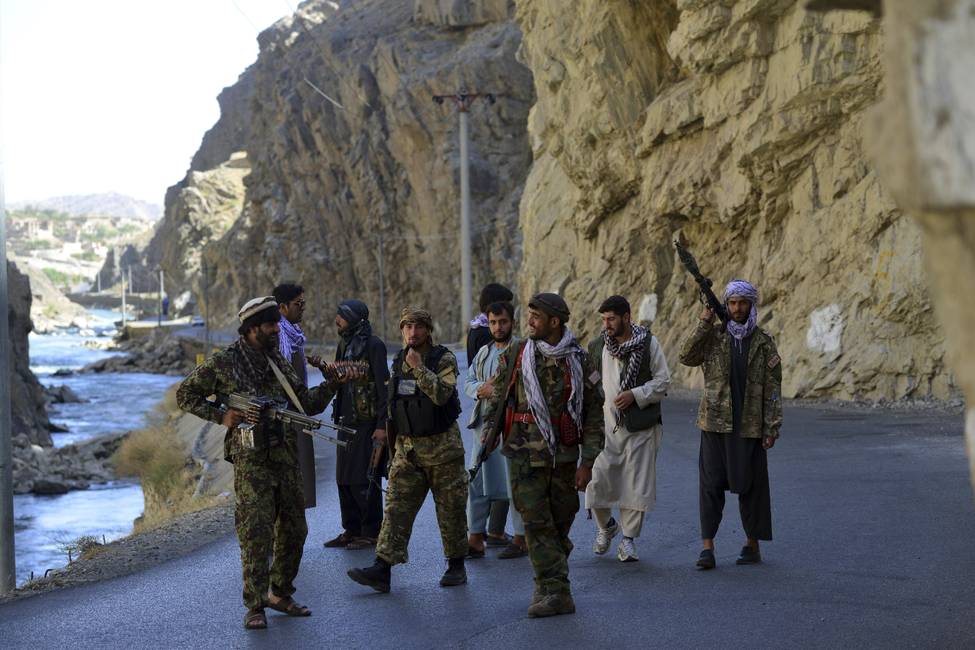 Külföldről irányítja az afganisztáni ellenállást az ifjú oroszlán