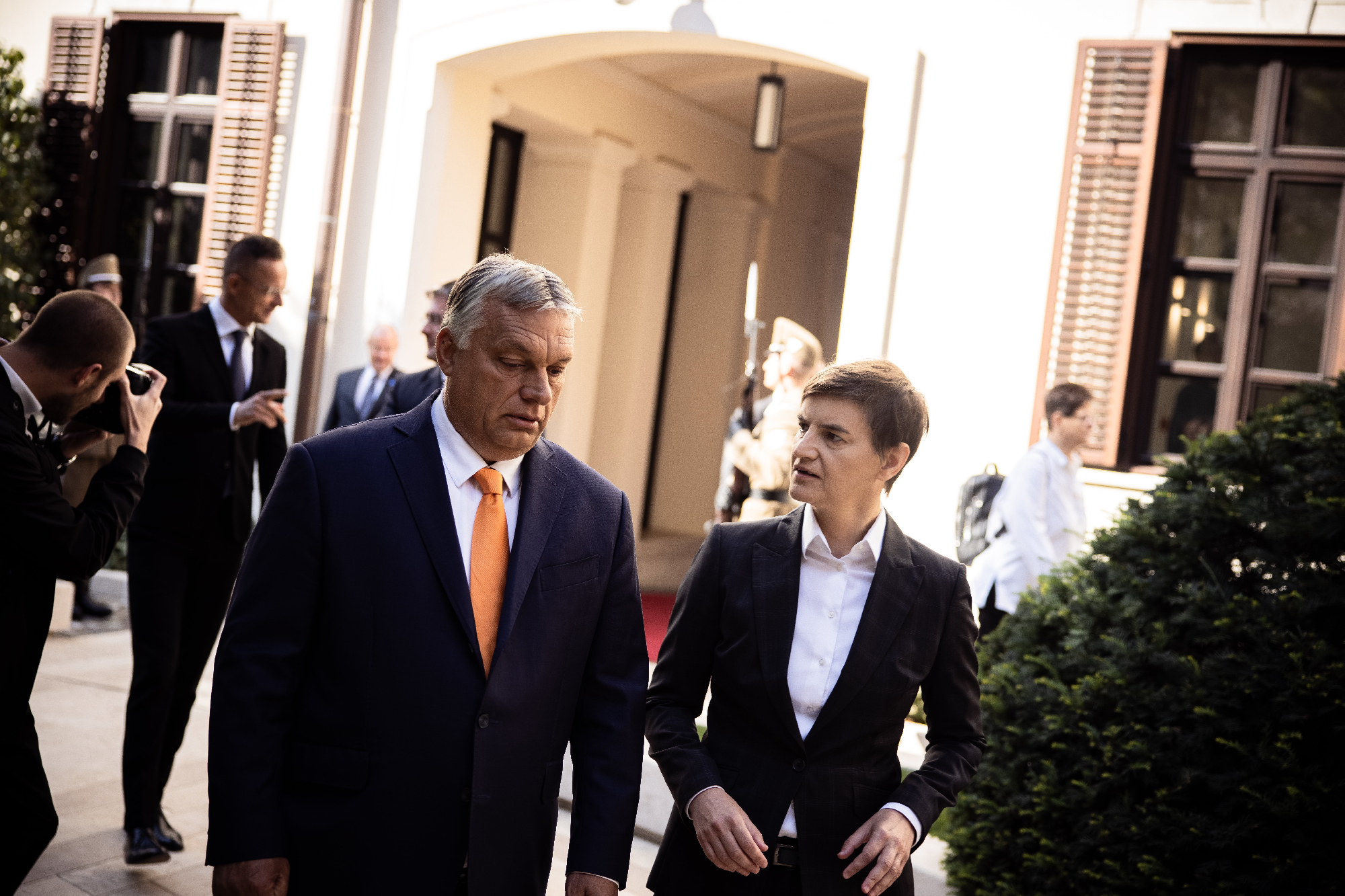 Csak az oltásokban hisz a szerb miniszterelnök