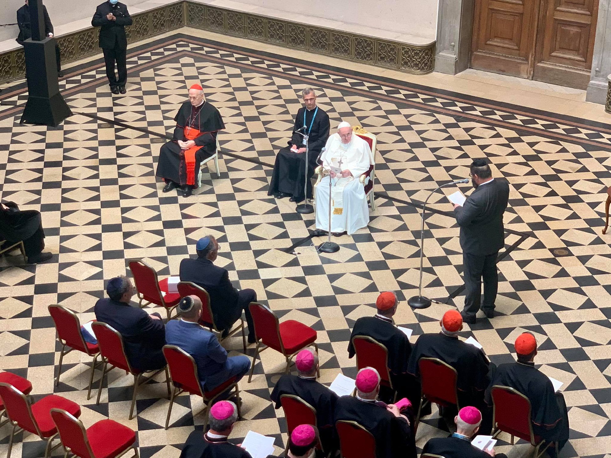 Ferenc pápa: Azon kell együtt dolgozni, hogy a testvériségre neveljük az embereket