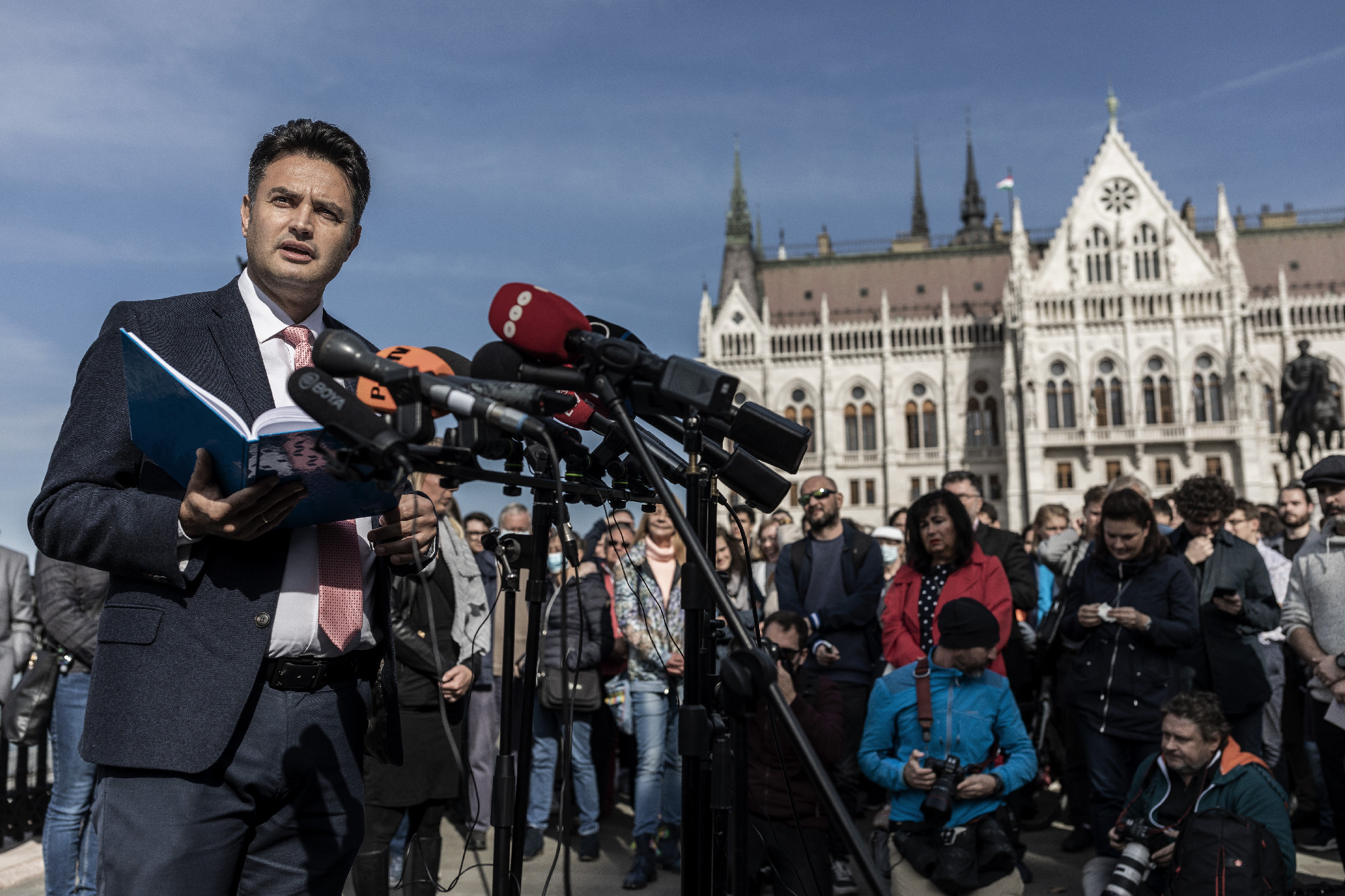 Závecz: Szoros a verseny a Fidesz és az ellenzéki összefogás között
