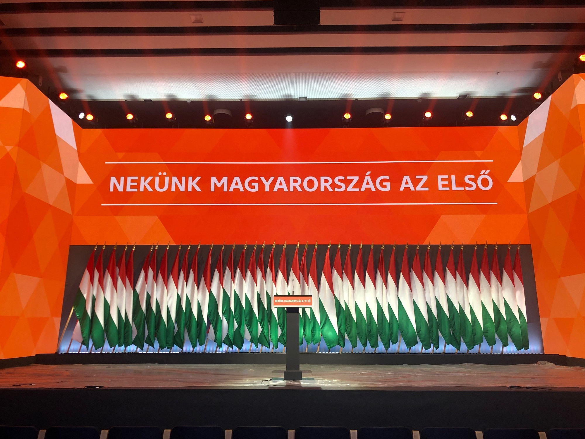 Reagált a Fidesz arra, hogy a DK feljelentést tesz az uniós pénzek miatt