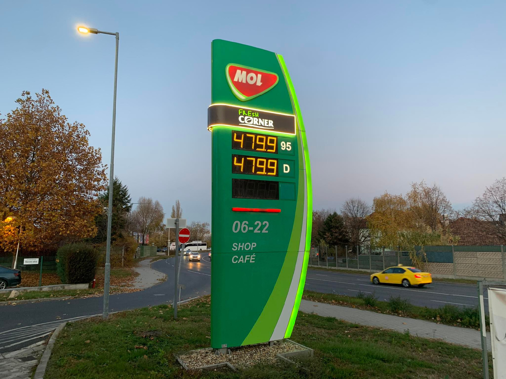 Az üzemanyagok adójának csökkentését sürgeti a Jobbik