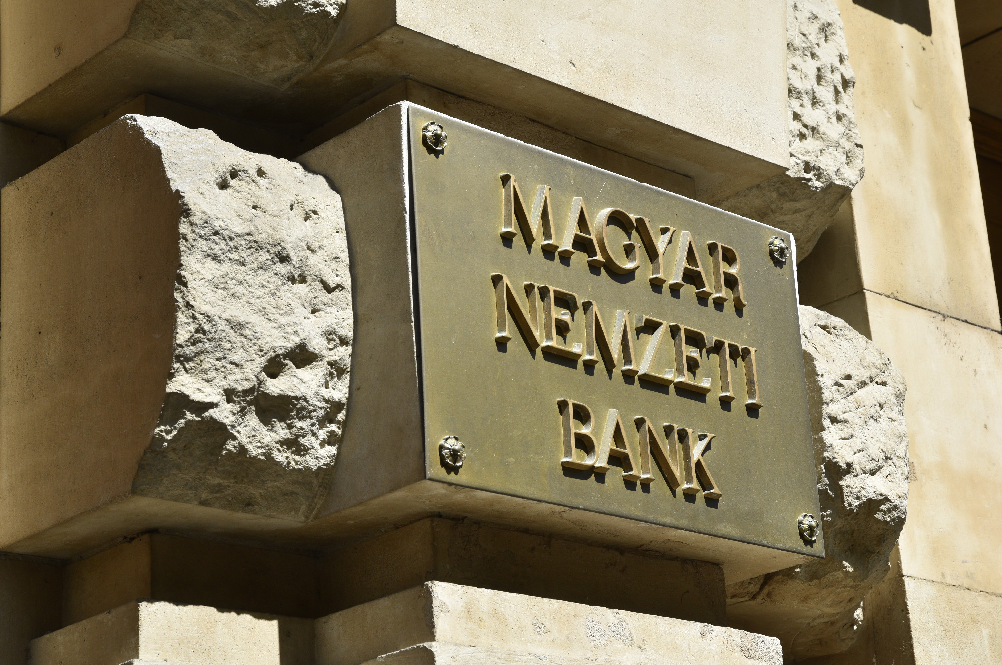 Különadó: az MNB kiemelten vizsgálja a bankok díjemelését