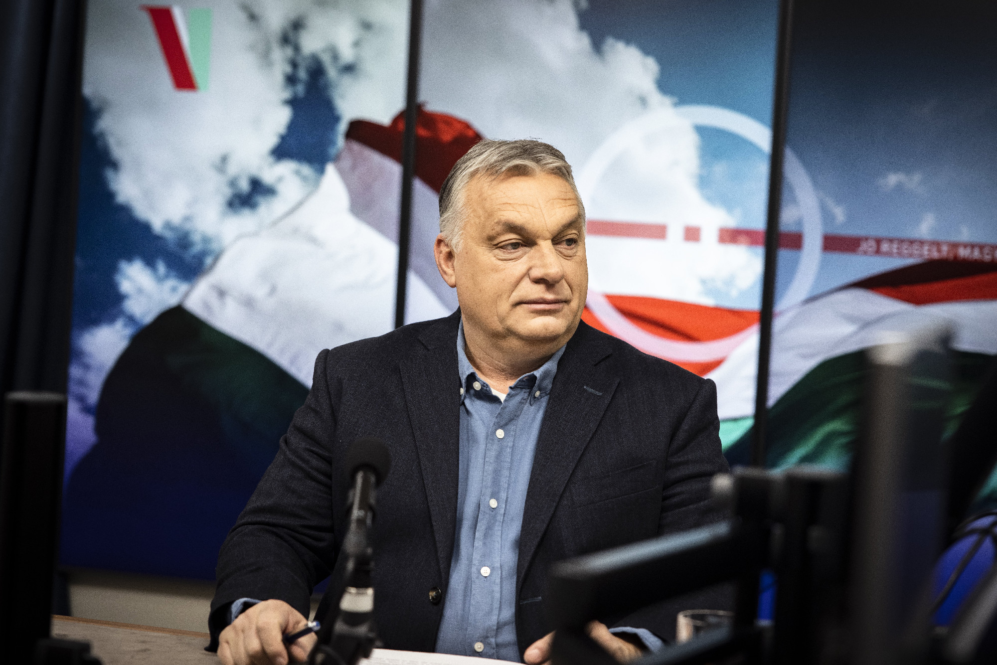Újra Orbán Viktorral kezdhetik a péntek reggelt
