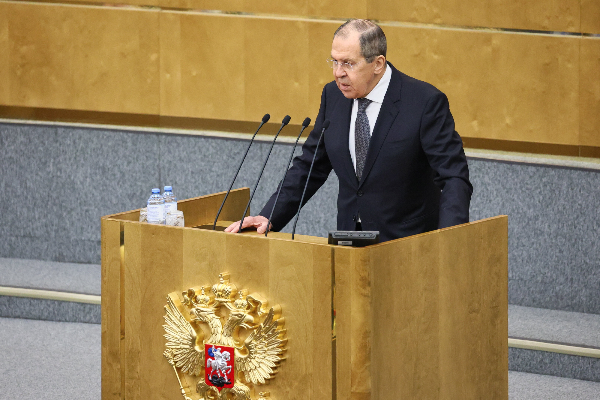 Lavrov elmondta, mi a feltétele Putyin és Zelenkszij találkozójának