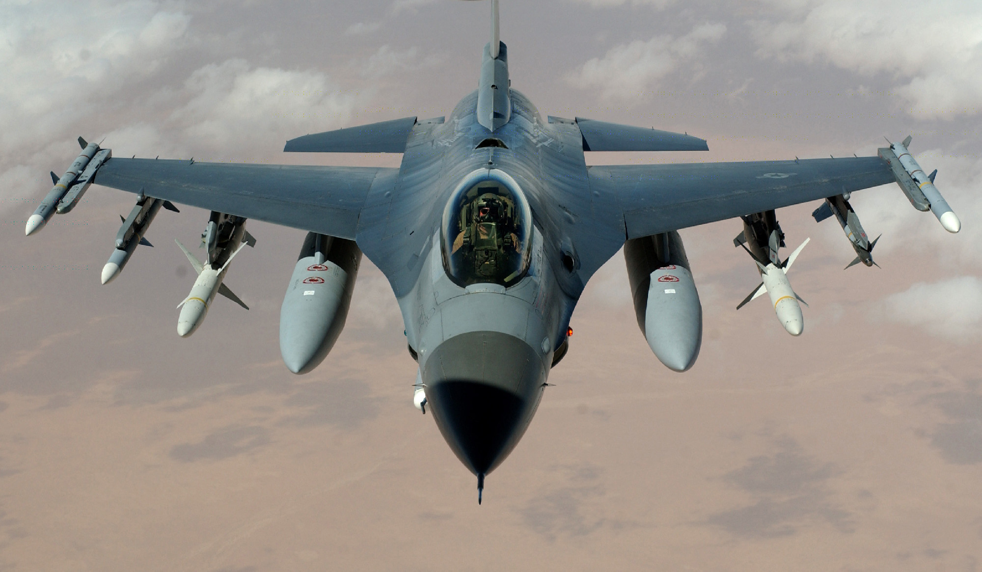 Romániában fogják kiképezni az ukrán pilótákat az F-16-os harci repülőgépek használatára