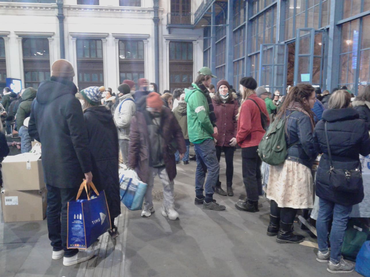 A Nyugati pályaudvaron számos ukrajnai menekült gyűlt össze