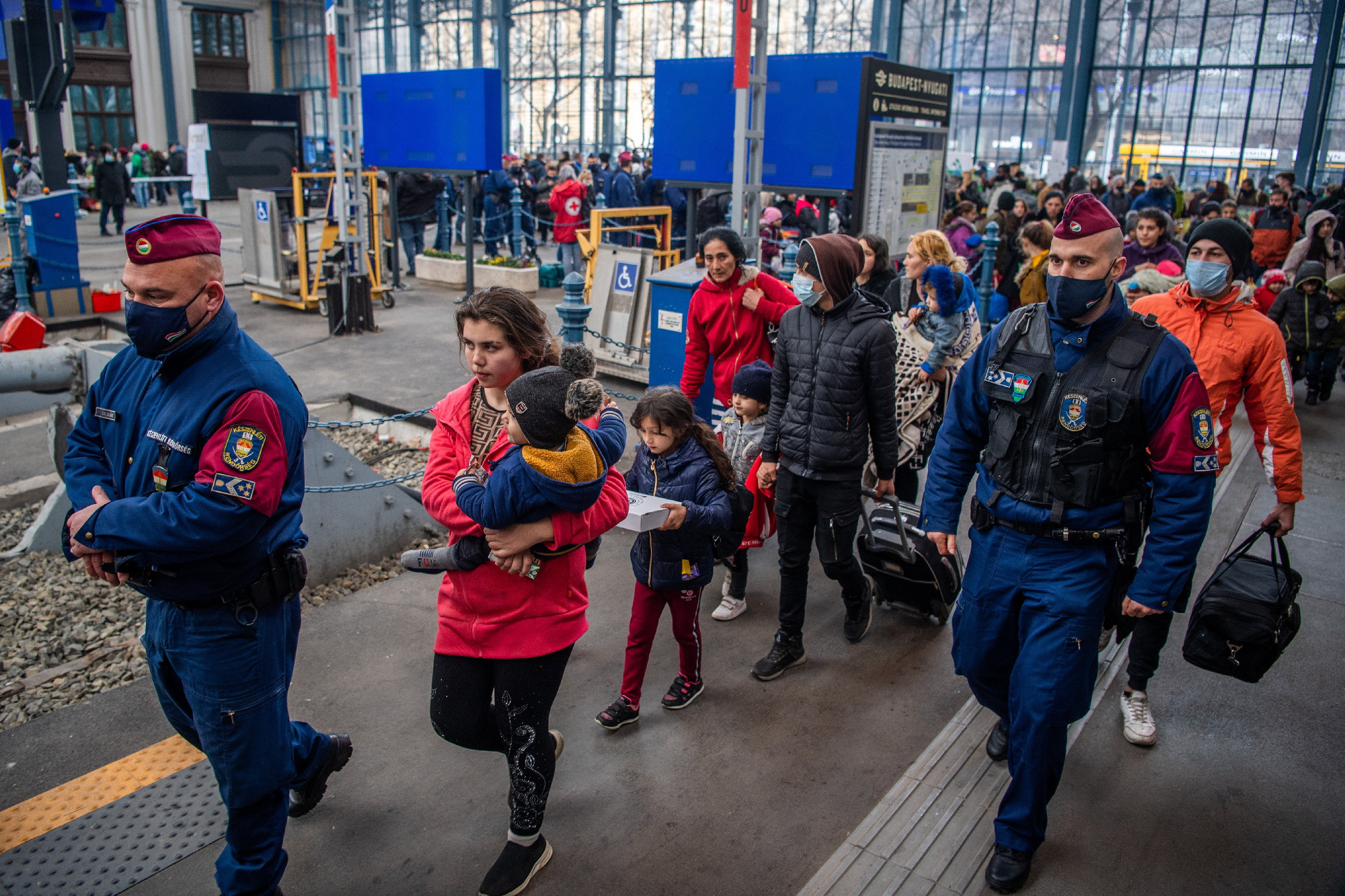 Négyezer menekült érkezett hétfőn a fővárosi pályaudvarokra