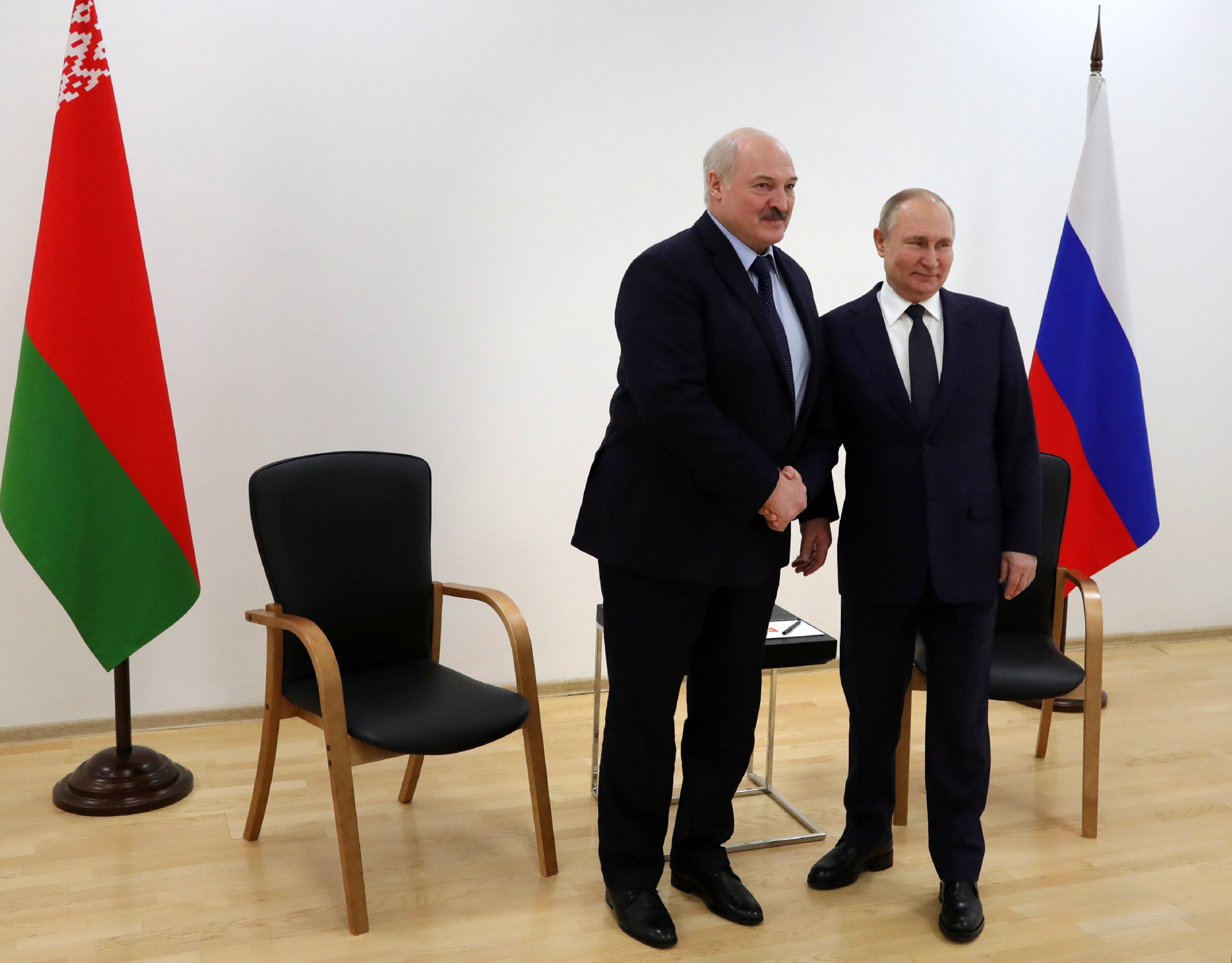 Kijev és a vasutasok is „segítették” Lukasenkát a pávatáncban