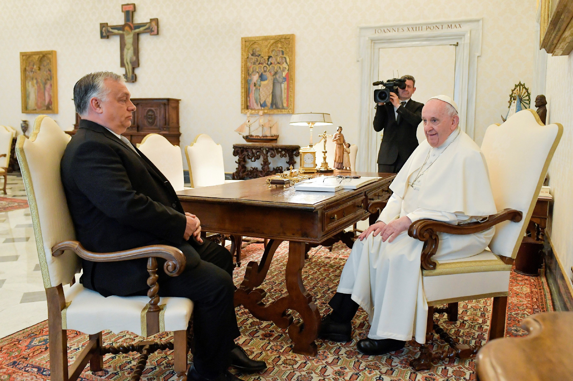 Balkan Insight: fennáll a veszélye, hogy Orbán saját propagandacéljaira használja a pápai látogatást
