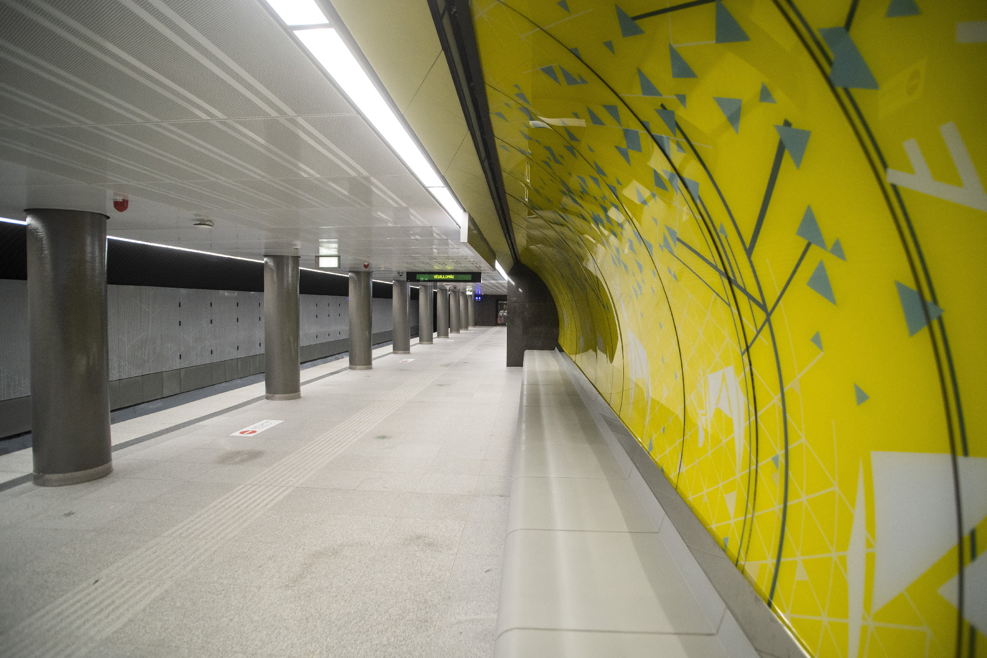 Átadták a 3-as metró három felújított állomását