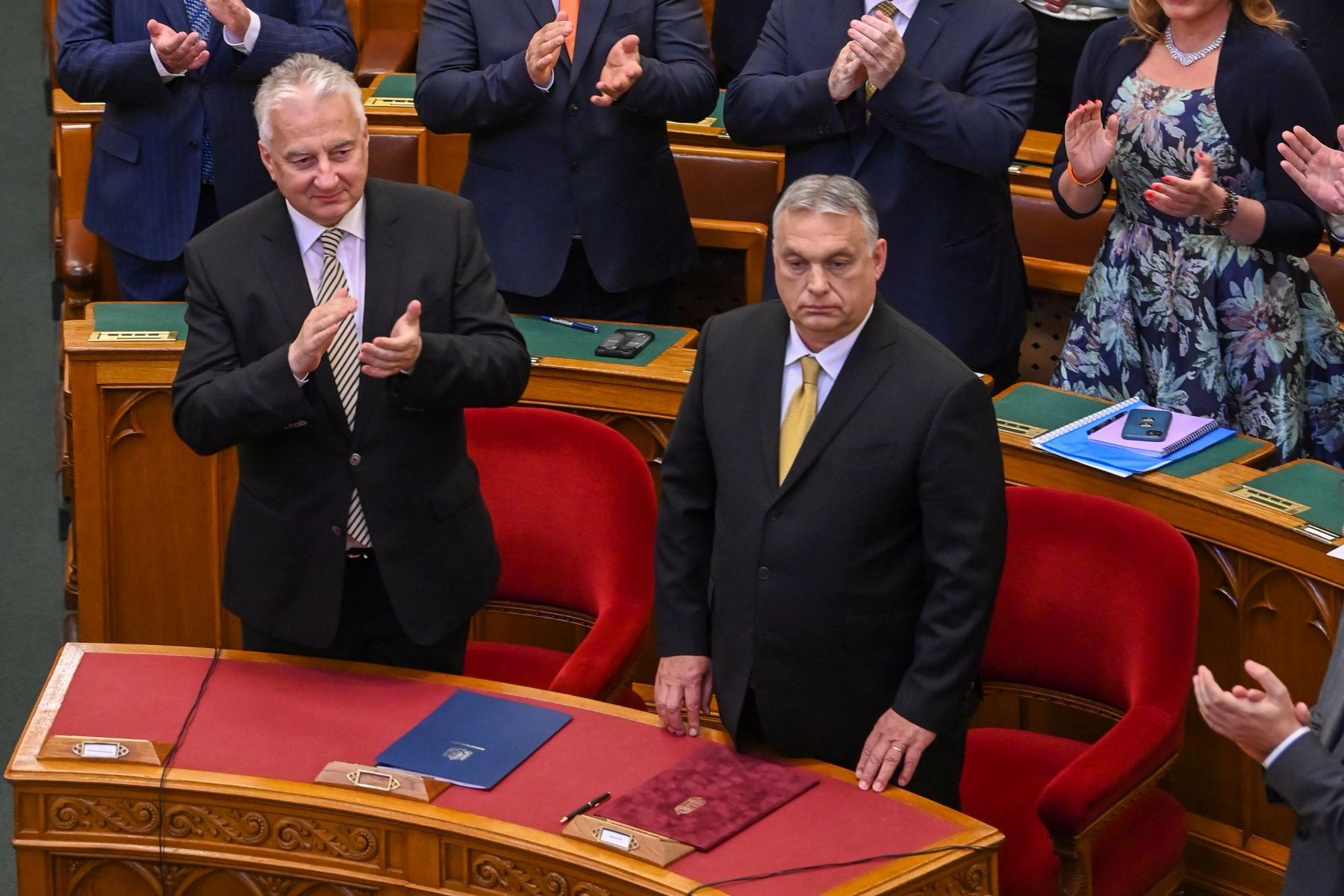 Orbán havi 650 ezer forinttal emelte meg a miniszterek fizetését