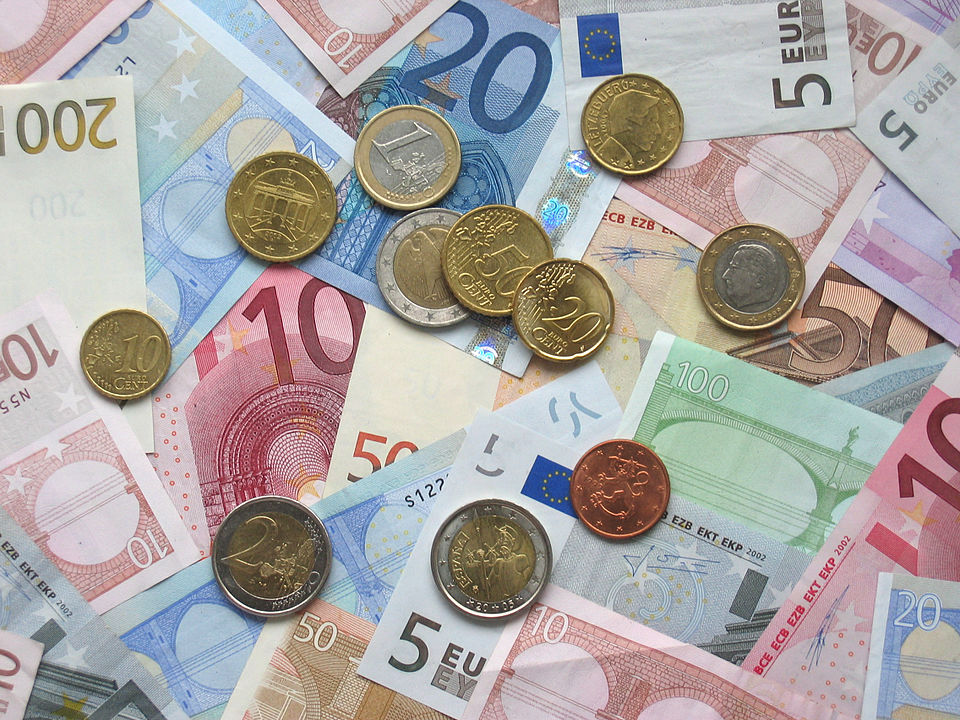 Az euró bevezetése nem aktuális a kormány szerint