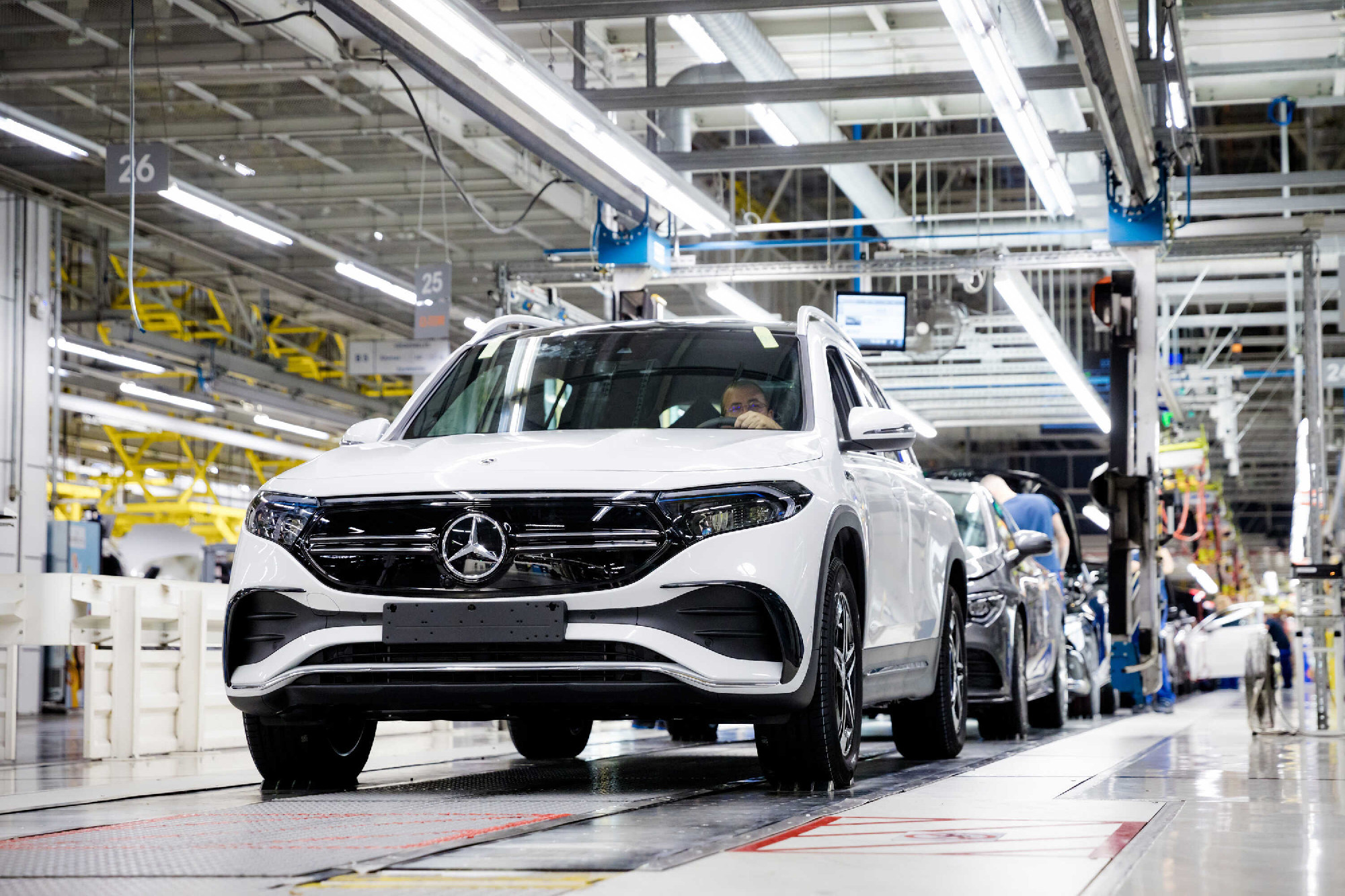 Bruttó 870 ezer forintos juttatást kapnak a kecskeméti Mercedes-gyár dolgozói