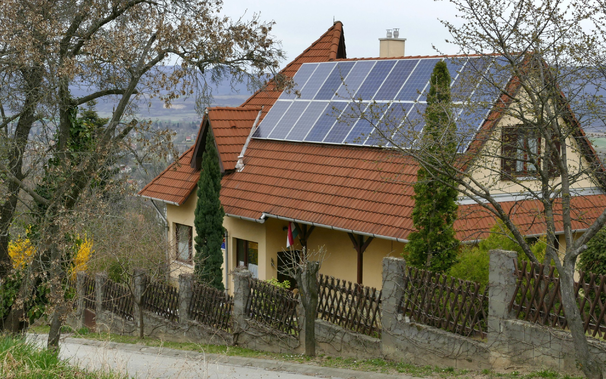 Megjelentek a Magyar Közlönyben a napelemesekre vonatkozó döntések