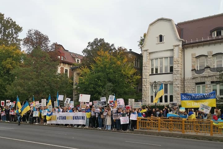 Tüntetés volt Oroszország budapesti nagykövetsége előtt