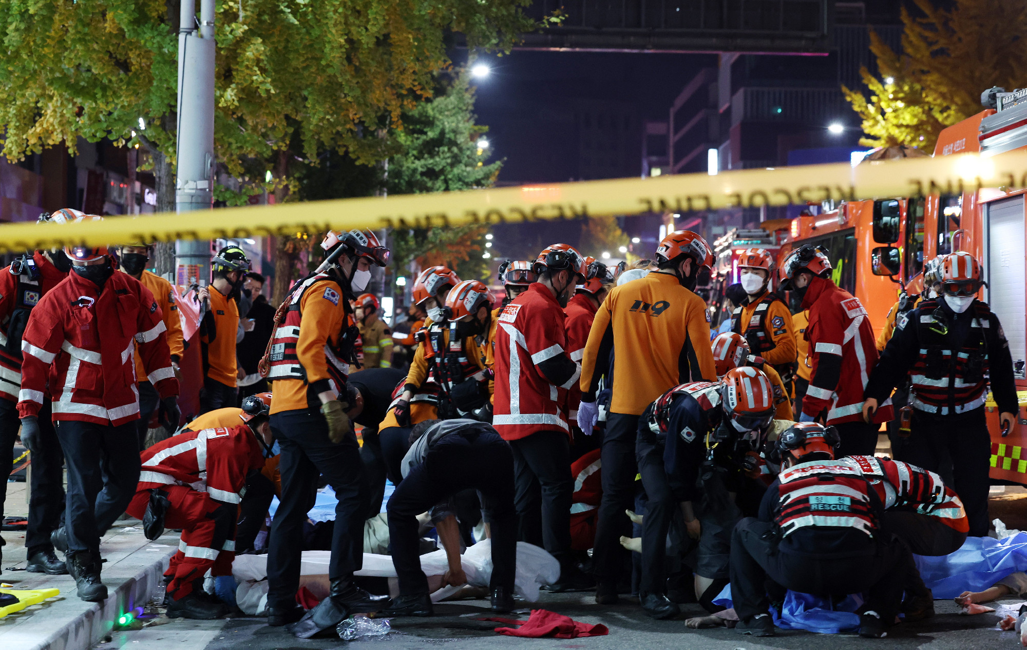 Már legkevesebb 151 halottja van a halloweeni pániknak Szöulban