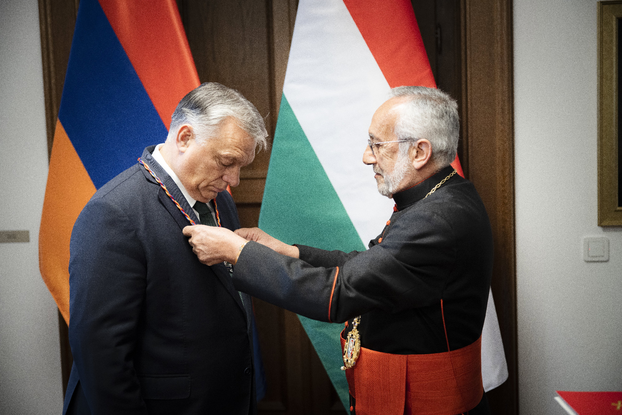 Örmény kitüntetést kapott Orbán Viktor