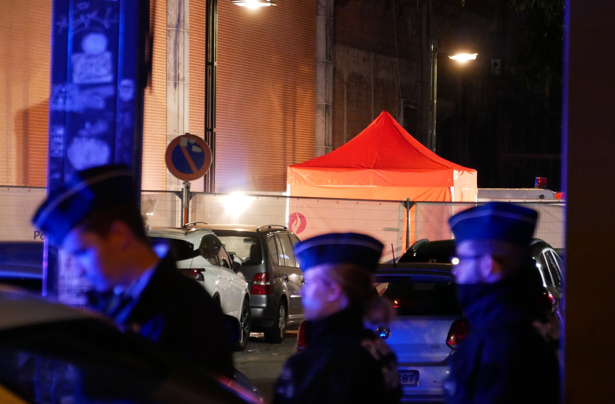 Késes támadásban halt meg egy rendőr Brüsszelben