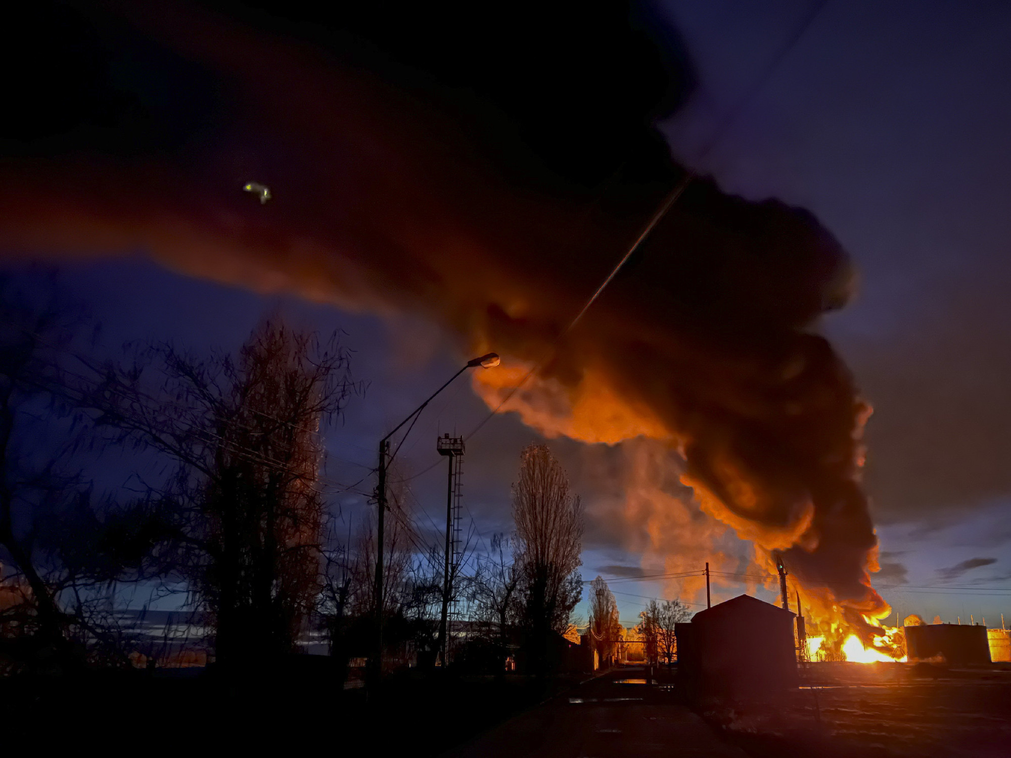 Evakuálják a lakosságot az ukránok az orosz határ közelében