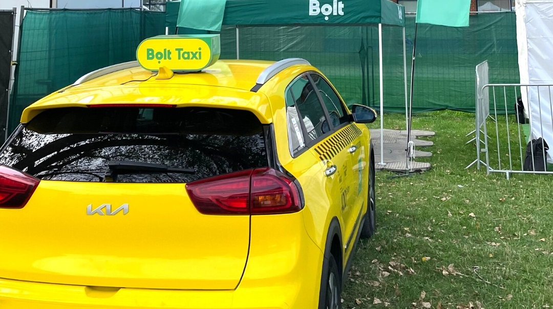 Egy Bolt-taxis kidobda a kocsiból az izraeli utasait Budapesten