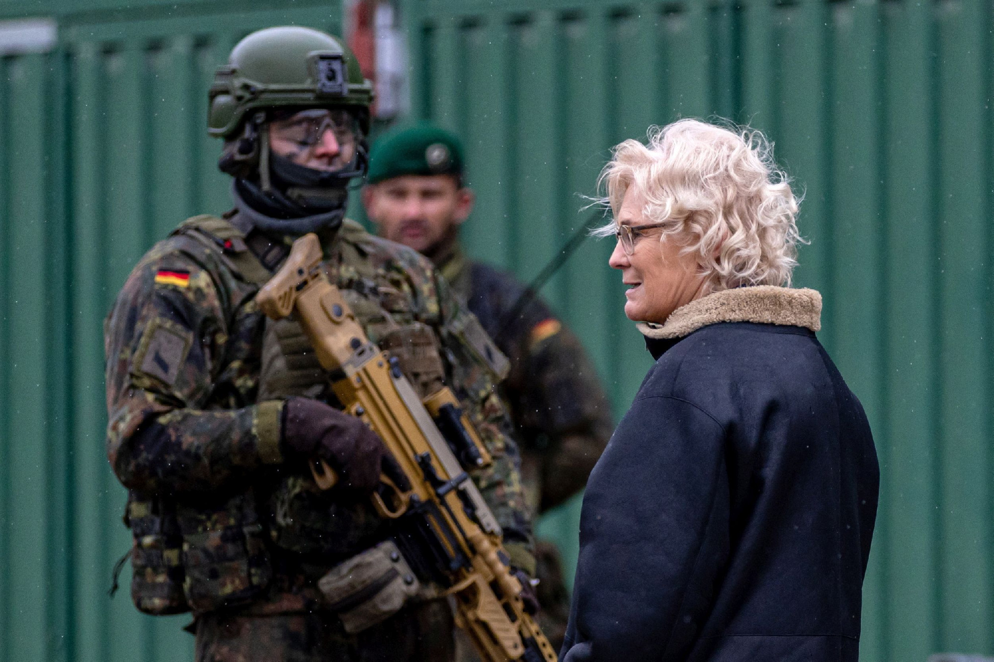 Lemondott a német védelmi miniszter