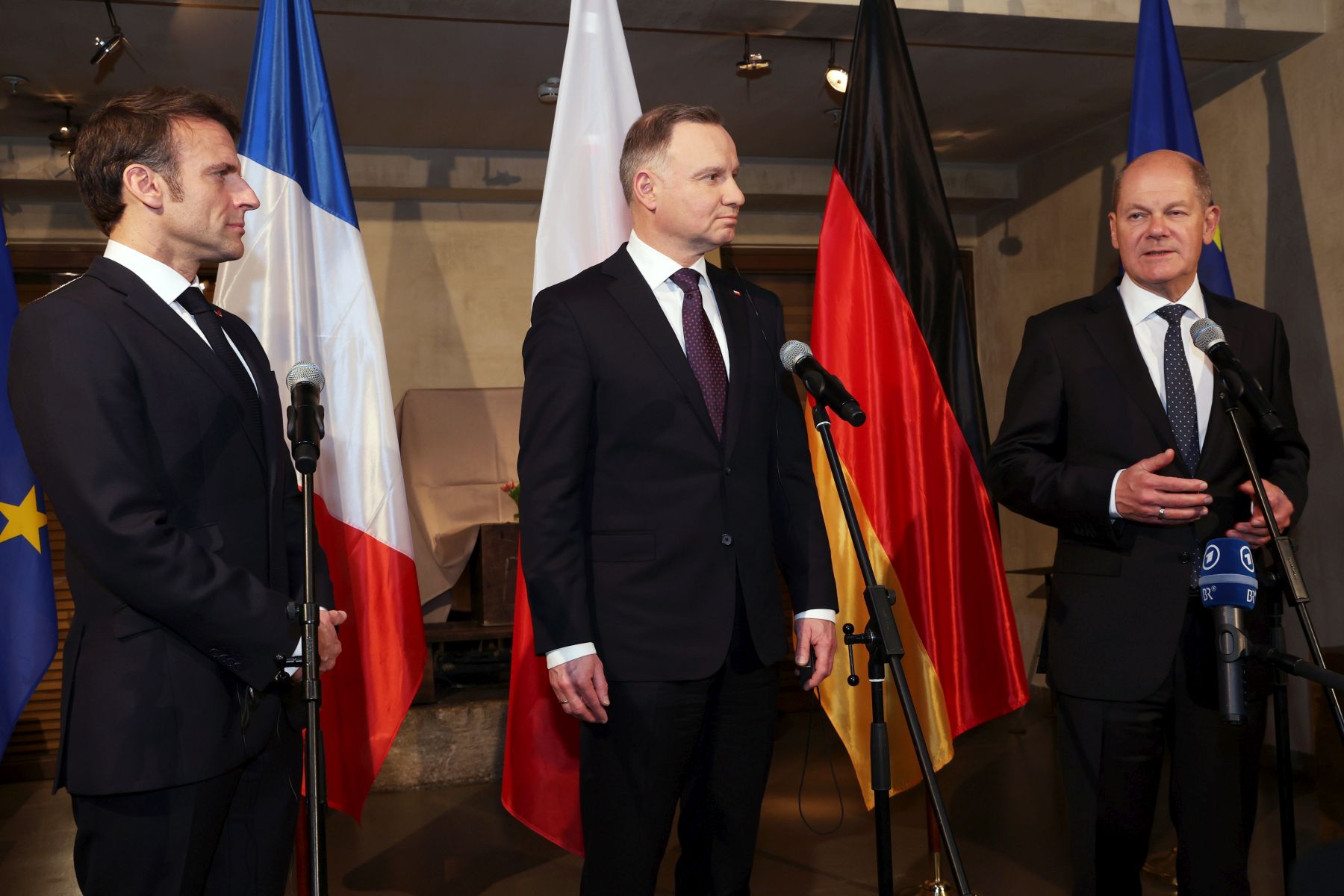 Duda, Macron és Scholz együtt szólította fel Putyint a kivonulásra