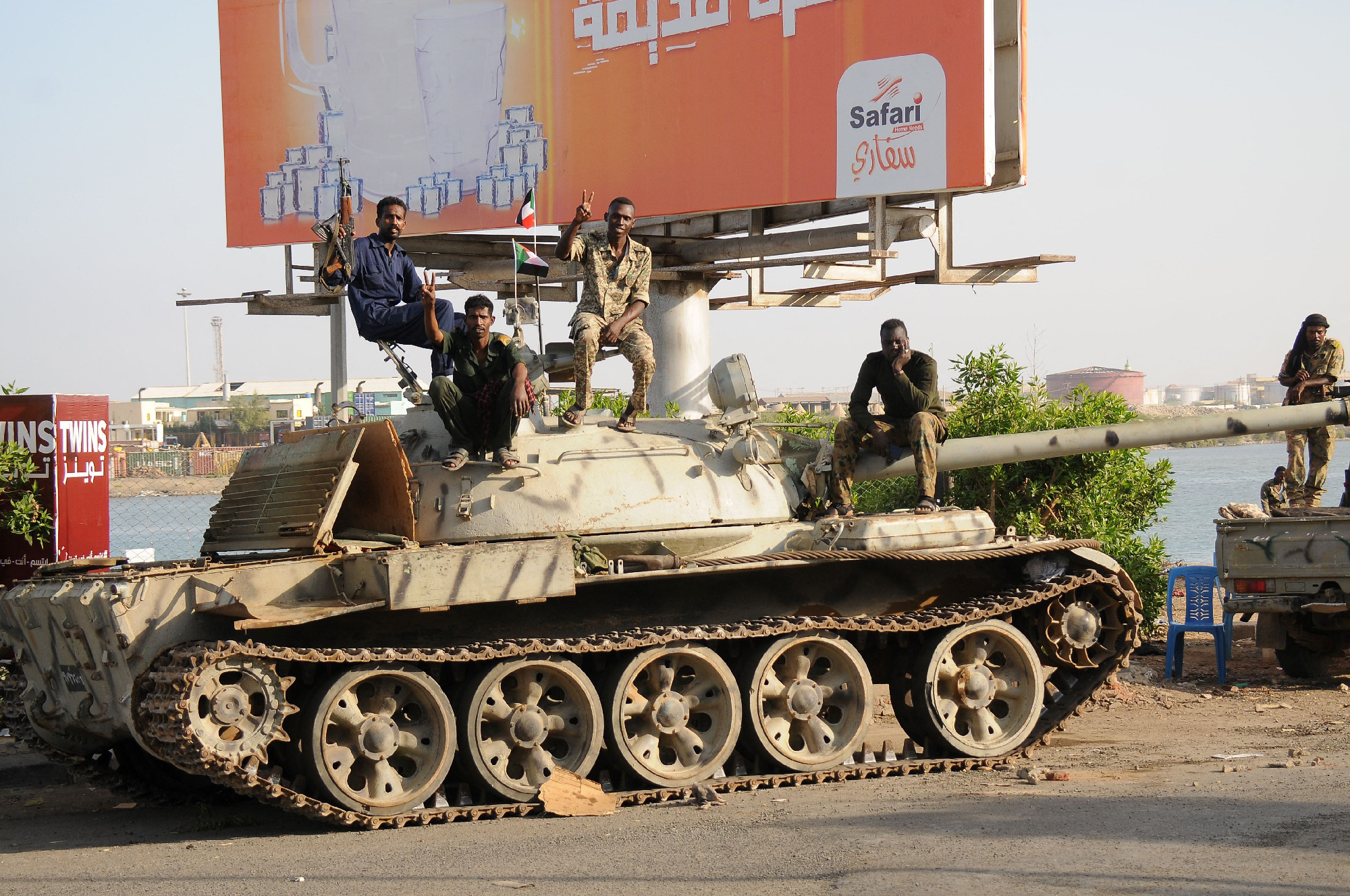 Harcok Szudánban: a belgákat és a hollandokat is menekítik