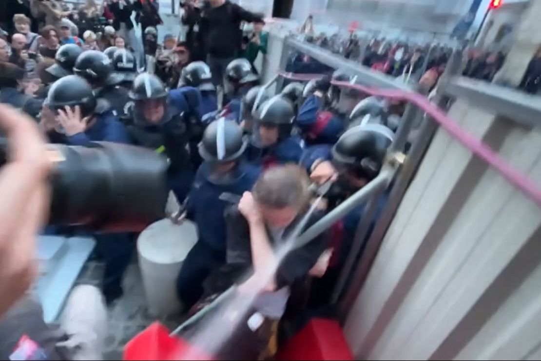 Könnygázba fulladt tüntetés: kilenc fiatal ellen indult eljárás  