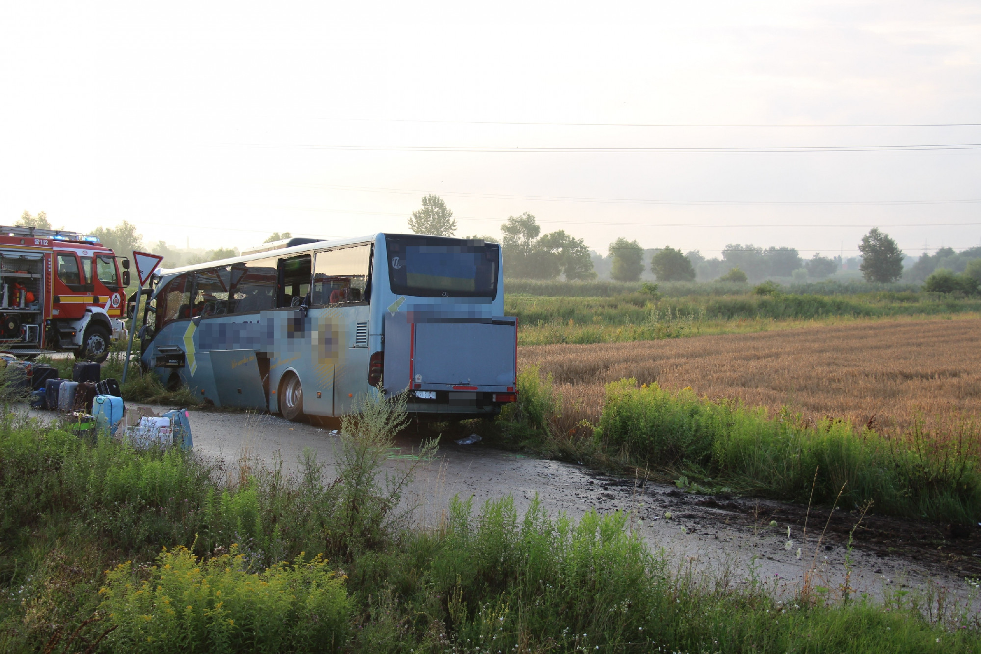 Lesodródott az útról egy ukrán busz Kisvárdánál, többen megsérültek  