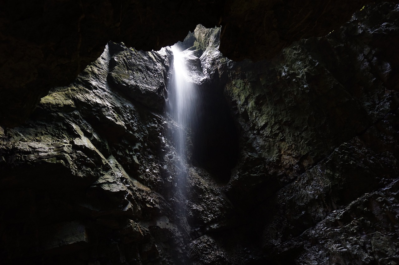 Barlangban rekedt egy ötfős csoport Szlovéniában