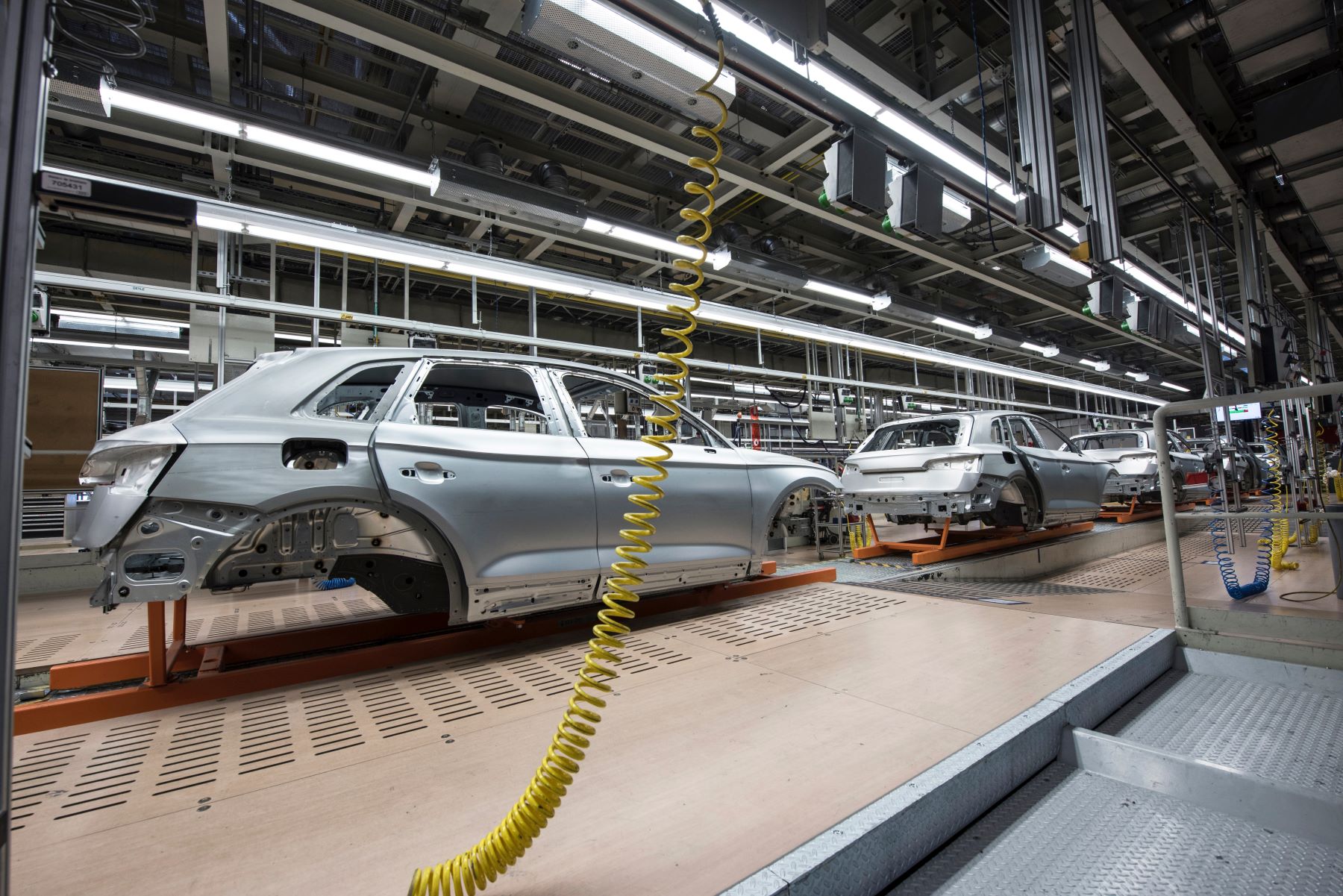 A járműgyártás húzza fel a gyengélkedő ipart, az akkupiac is nagyot ugrott