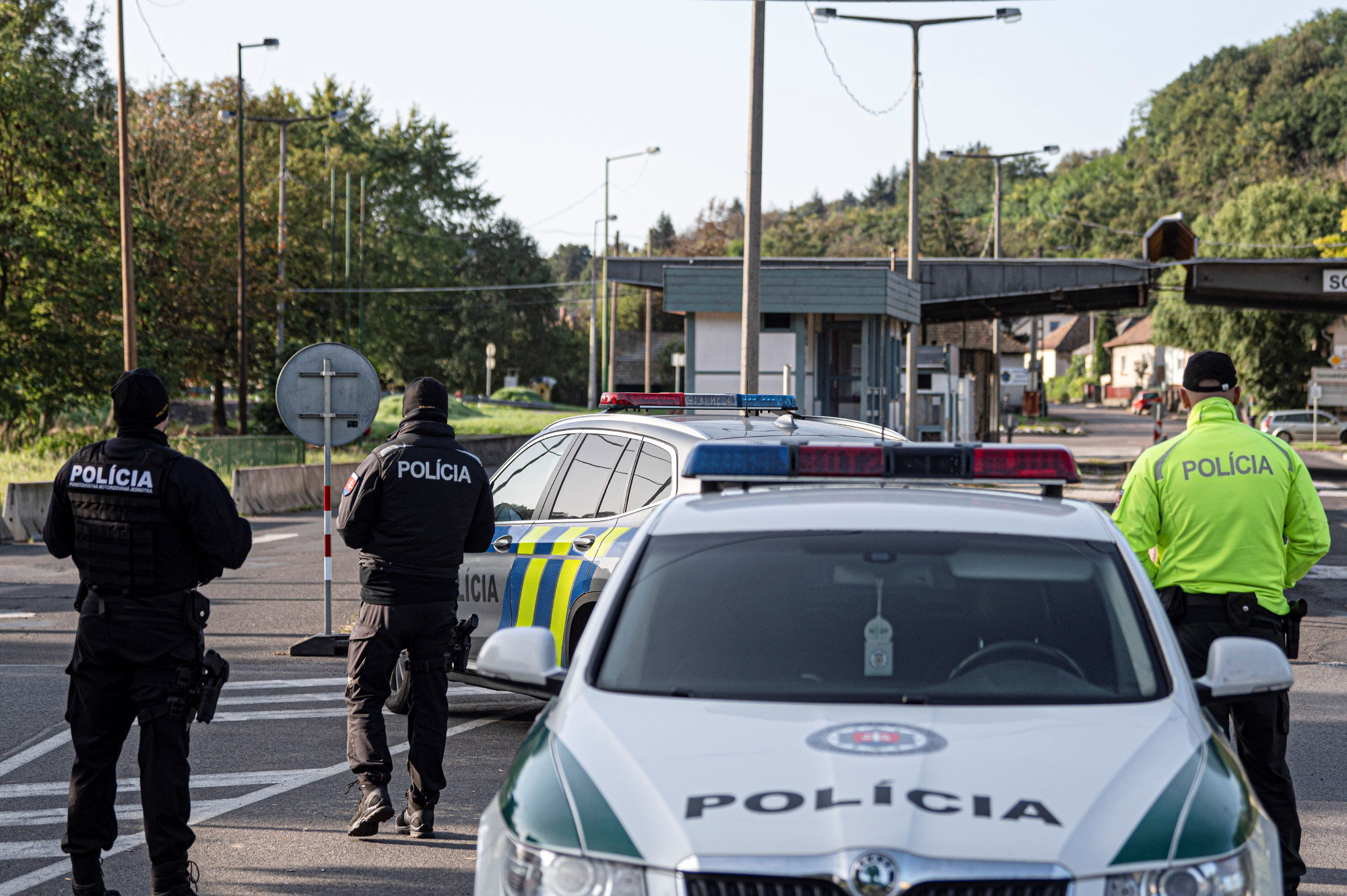 Migrációs nyomás a szlovák-magyar határon: hetek óta hallgat a rendőrség