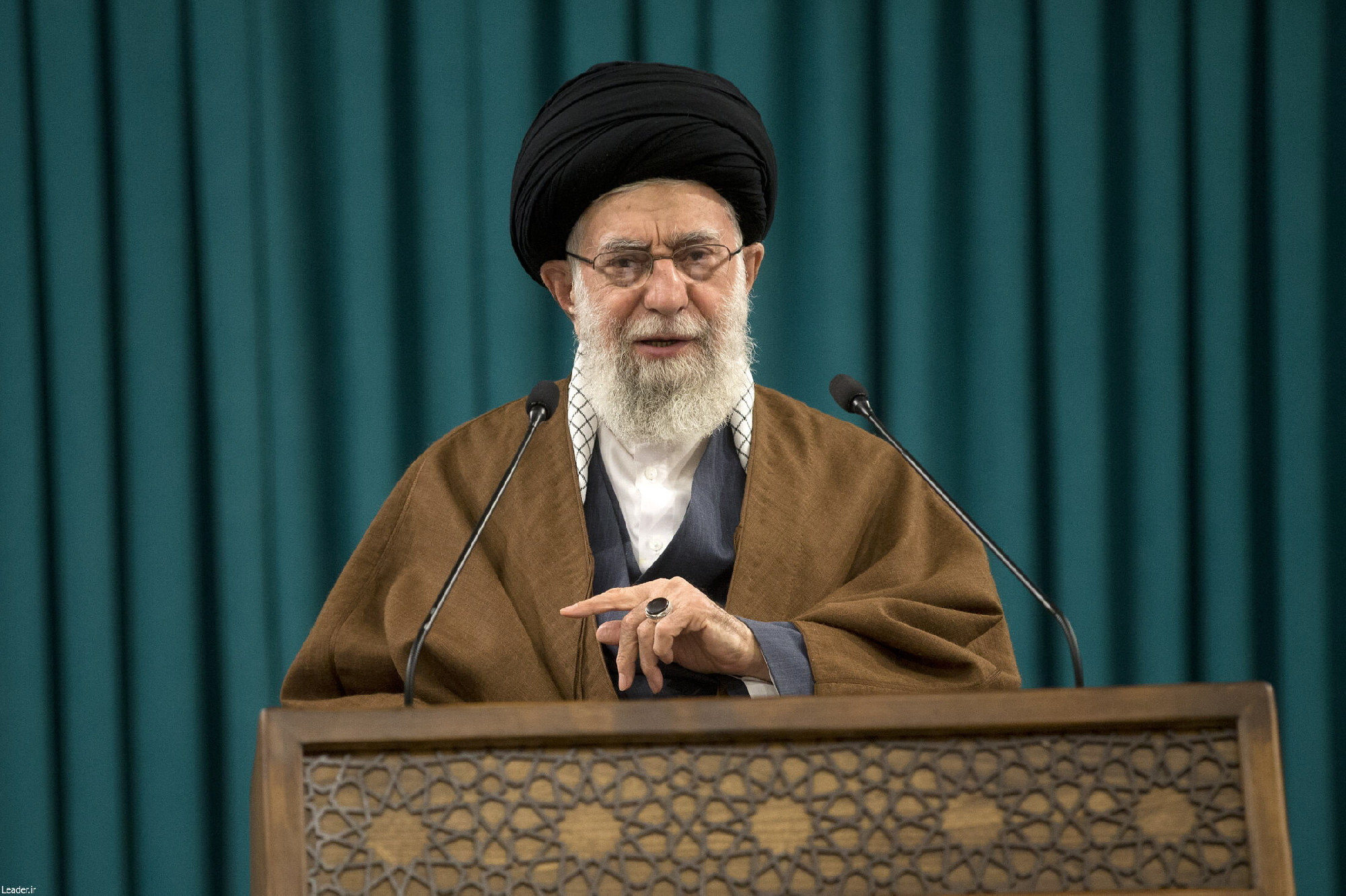 Iráni vezető: Megcsókoljuk azok kezét, akik megtervezték a cionista rezsim elleni támadást