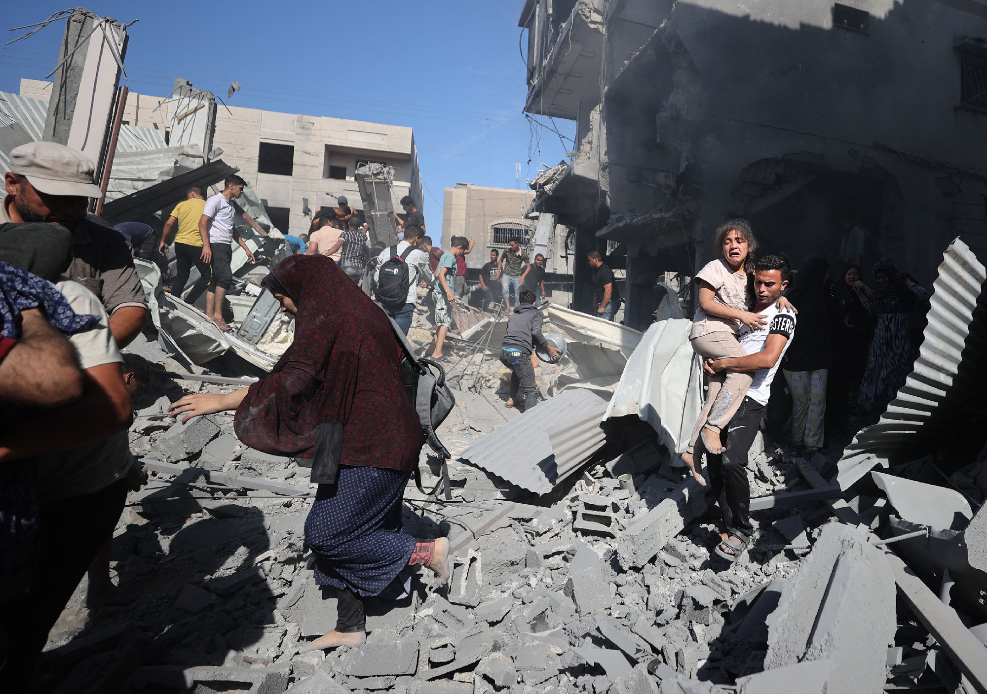 Segélyszállítmányokat őrző raktárakba törtek be Gázában