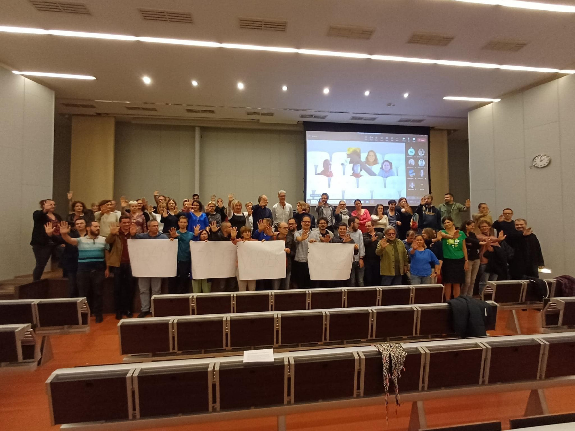 Kiállnak az akadémiai dolgozók a Corvinusról kirúgott oktató mellett 