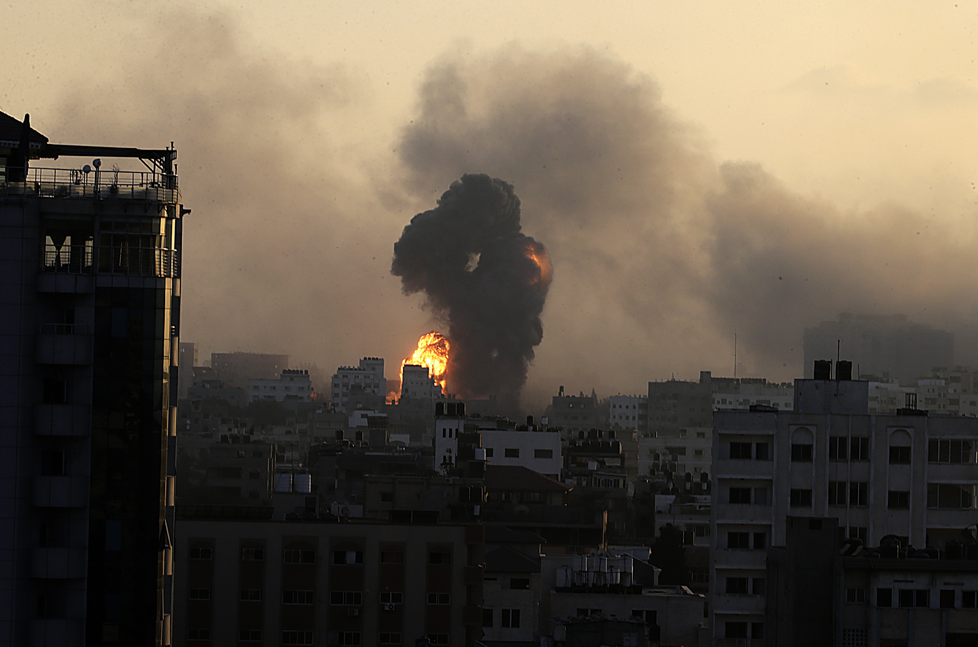 Egy izraeli miniszter szerint az is „egy lehetőség”, hogy atombombát dobjanak Gázára