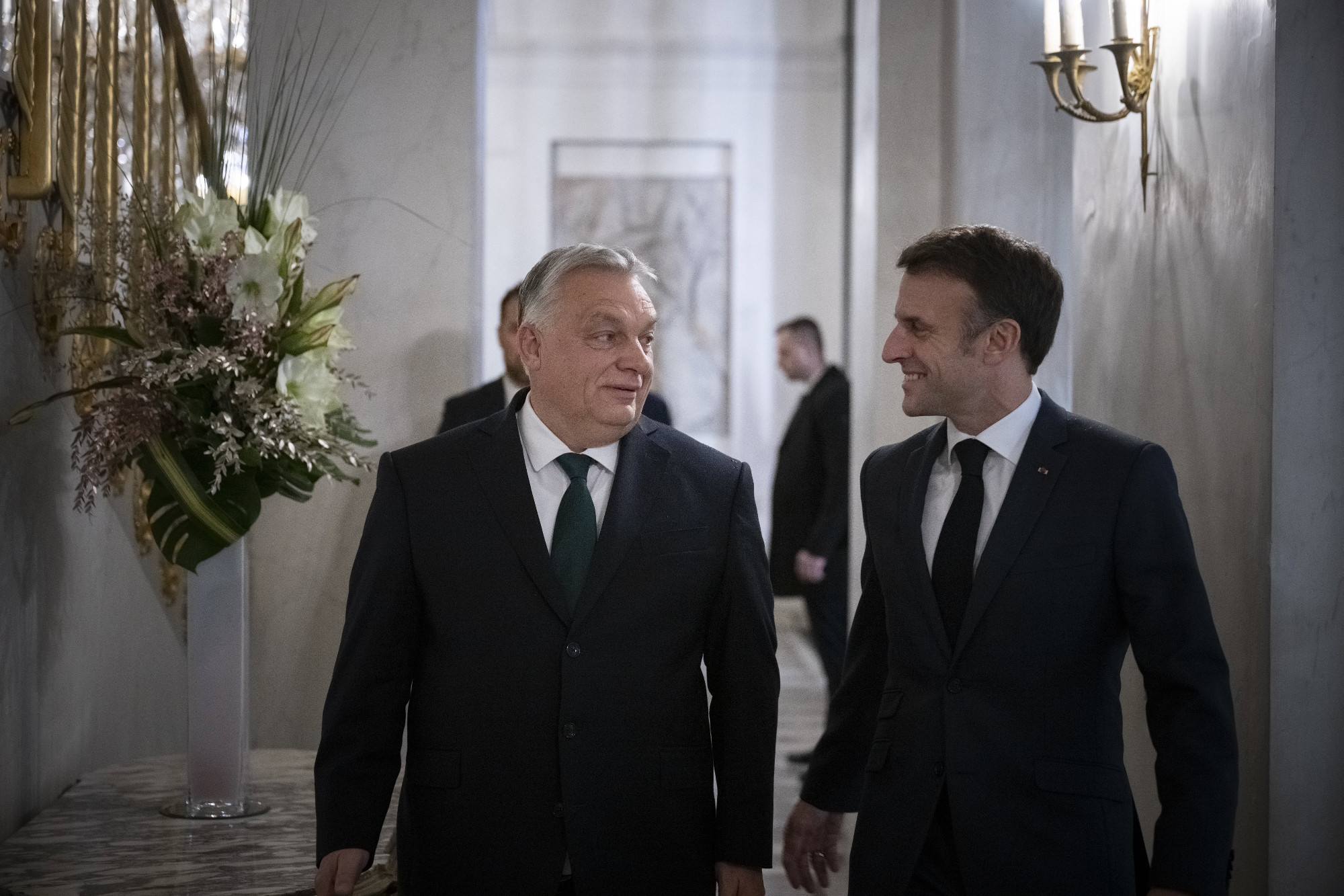 Macron „tisztességtelennek” nevezte Orbán Viktort