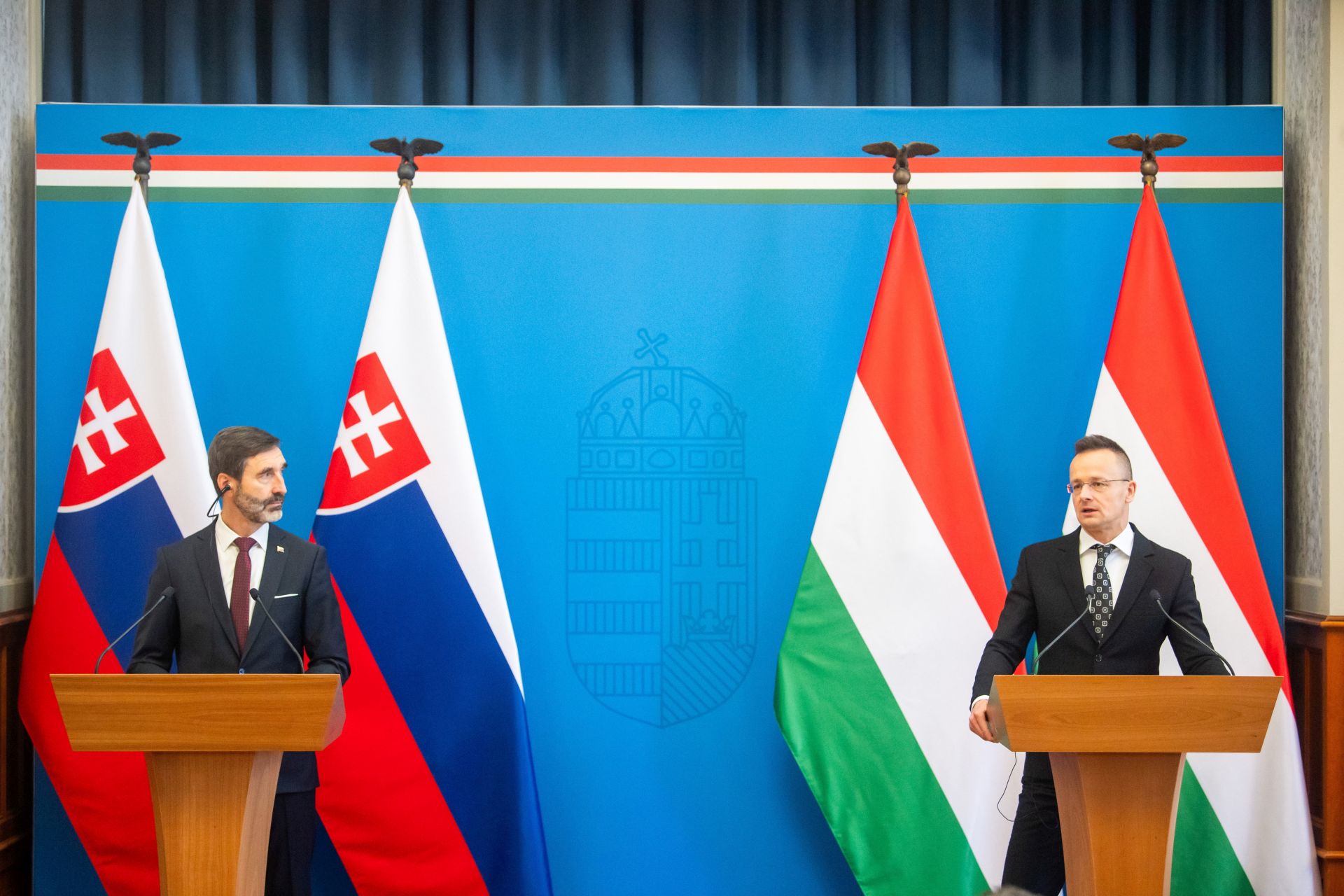 Szijjártó: Csak azok jöhetnek Magyarországra, akiket mi akarunk, hogy jöjjenek