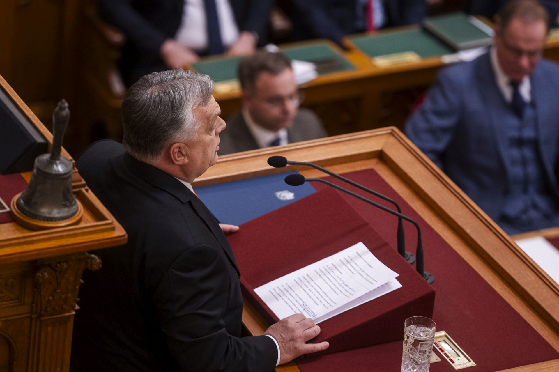 Mikor kér bocsánatot a kormány? – kérdezték Orbán Viktortól a parlamentben
