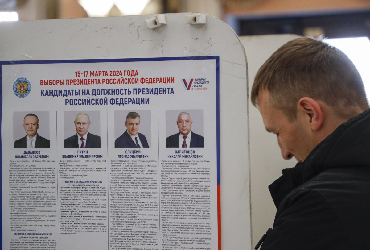Szavazóurnákat rongáltak meg Oroszországban, több embert is letartóztattak