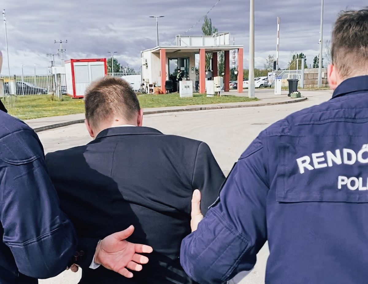 Rendőrök vitték el a győri polgármester-jelöltet az önkormányzati cég területéről